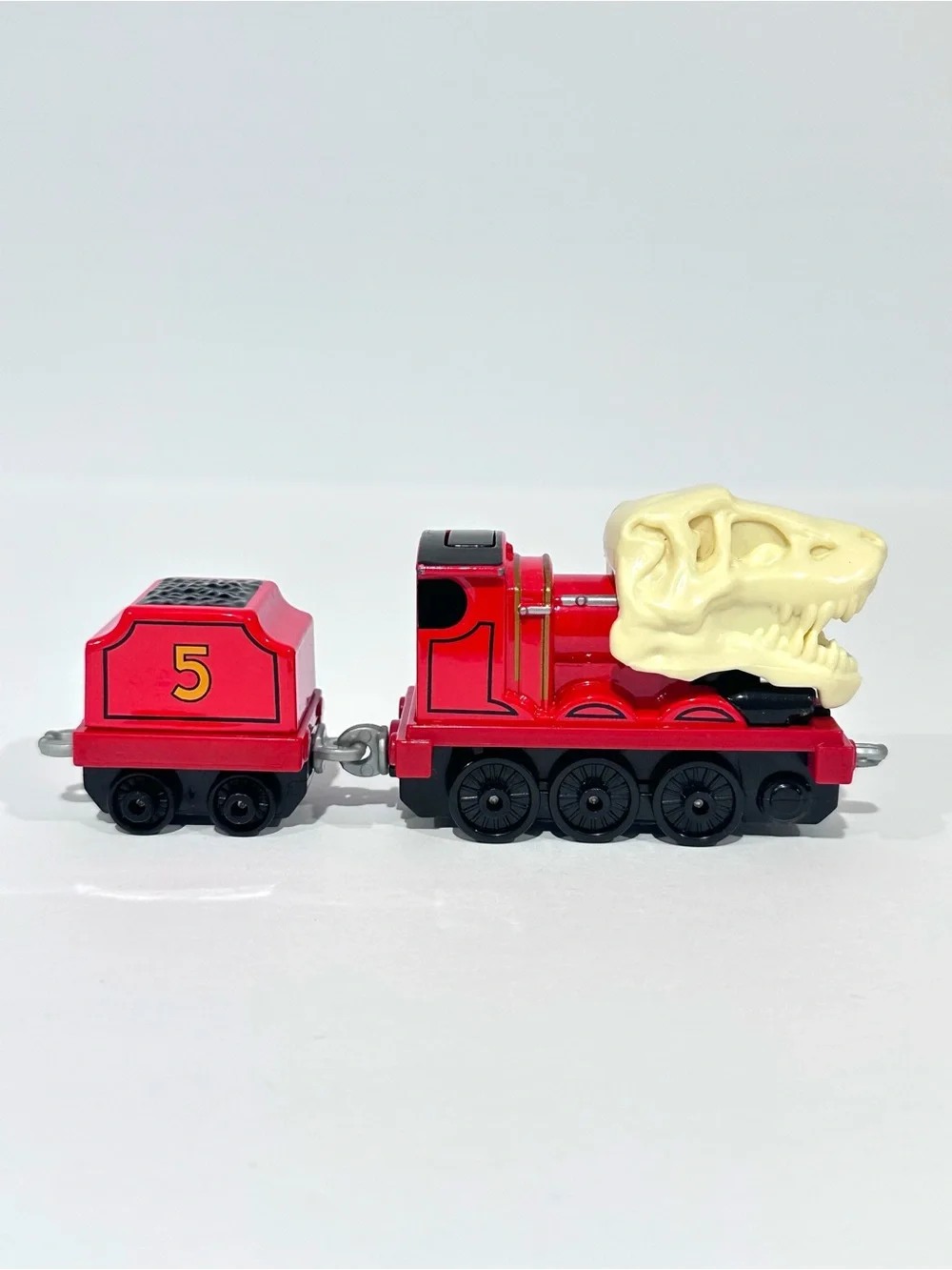 Thomas & Friends Adventures Talking Dino Discovery James with Tender Diecast